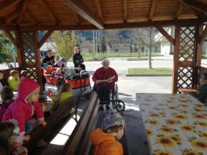 Otrokom iz vrtca pripravili iskanje jajčk 1